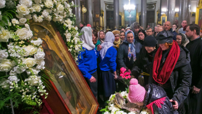 Besos a iconos en la ortodoxia rusa