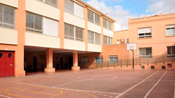 Patio de un colegio de mercedarias