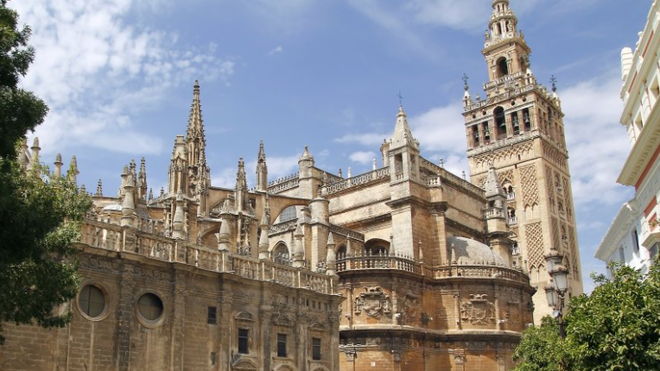 La catedral de Sevilla, con la "giralda"