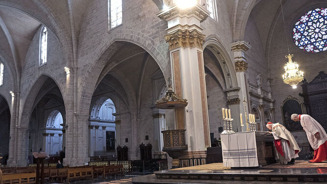 Liturgia en honor a san José celebrada por el cardenal Antonio Cañizares ayer, en Valencia