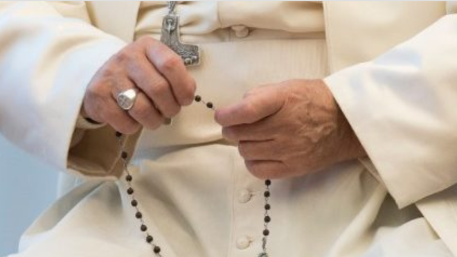 El Papa reza el rosario