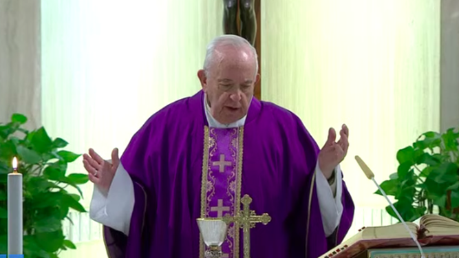 El Papa consagra en Santa Marta
