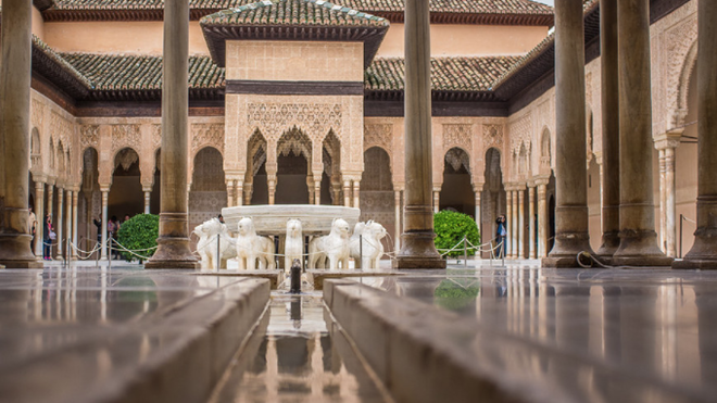 Patio de los Leones en la Alhambra de Granada