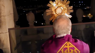 Reig Bendice Alcalá con el Santísimo