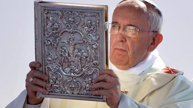 El Papa y el Evangeliario