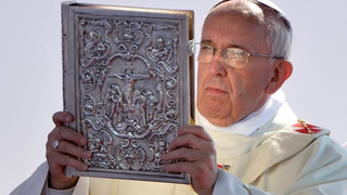 El Papa y el Evangeliario