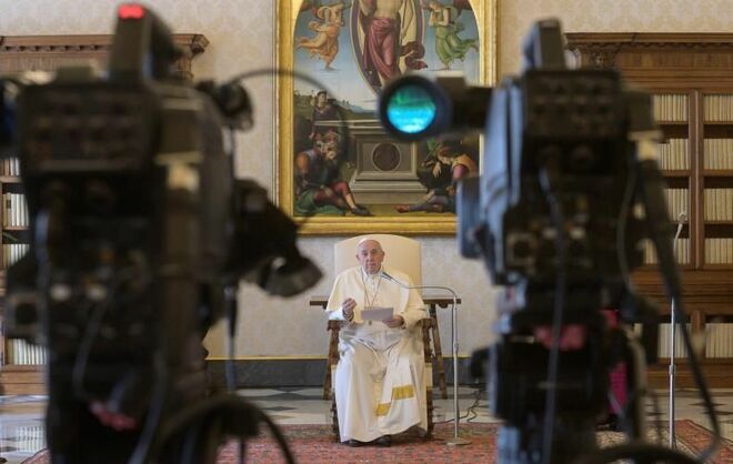 Francisco, un papa online