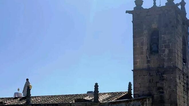 El cura en el tejado