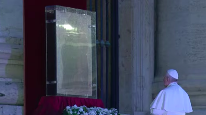 El Papa, ante la Salus Populi Romani