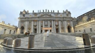 Papa solo en San Pedro