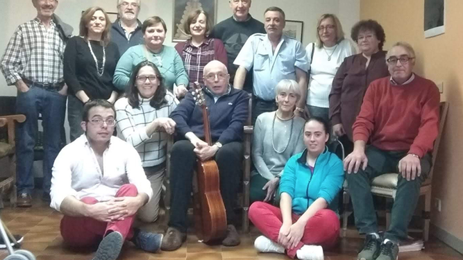 Bayona, visitado por un grupo en su residencia