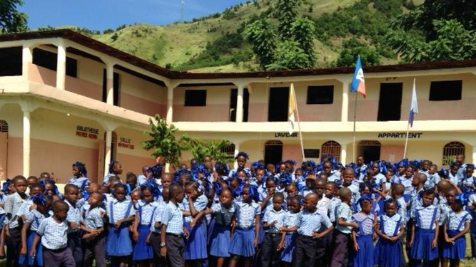 Alumnos de una escuela de la diócesis haitiana de Jérémie