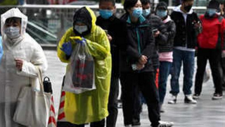 Cola en funeraria. Wuhan, China