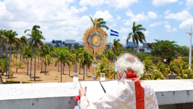 Brenes sobre la ciudad de Managua