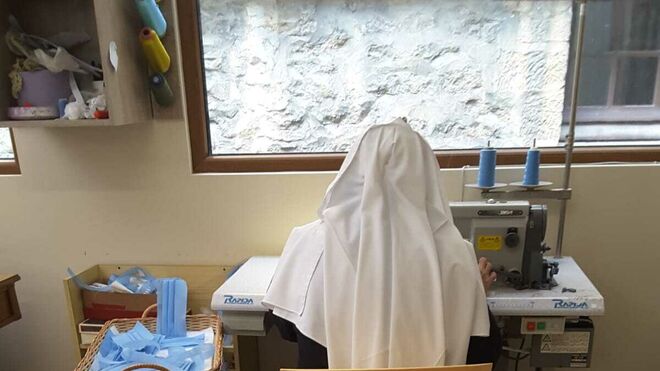 Salesas y Egibide protegen al personal sanitario