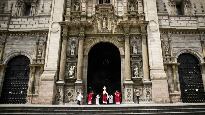 Bendición final, atrio catedral de Lima