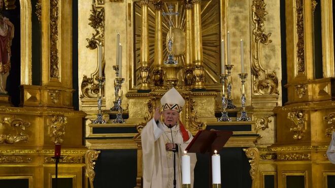 El obispo de Jaén dona su sueldo a Cáritas y pide a sus curas que hagan lo mismo