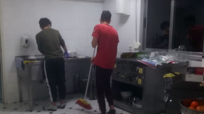 Mesa de hospitalidad. Reparto de las tareas de limpieza