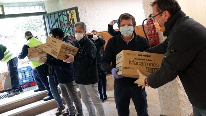 El alcalde de Madrid agradece a Osoro la "insustituible" labor de Cáritas Diocesana y de los sacerdotes