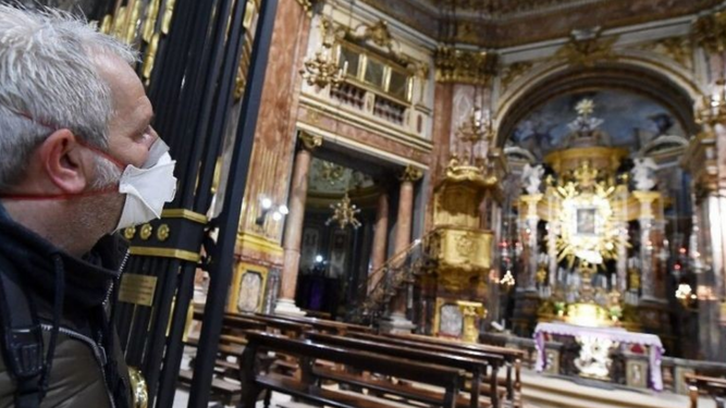 Iglesia vacía por coronavirus