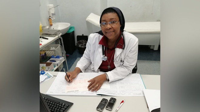 La hermana Angel Bipendu, médico congoleña en Italia
