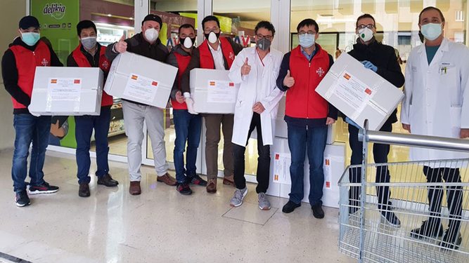 Entrega de material sanitario en Valencia. Donación de la comunidad católica china