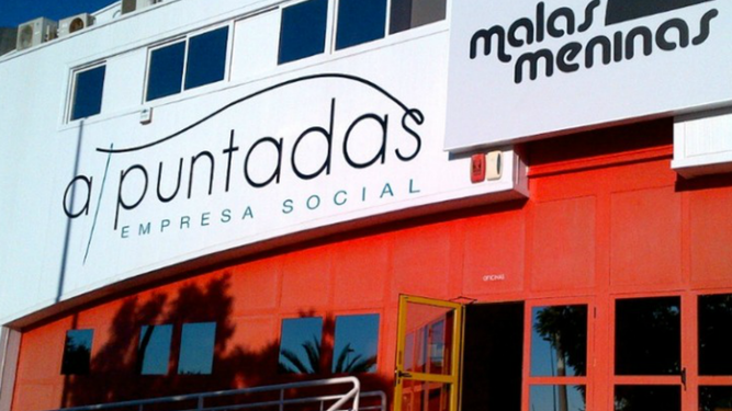 A puntadas, empresa social