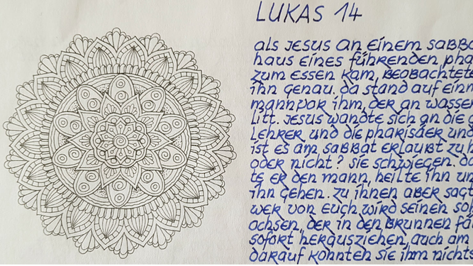 Uno de los capítulos de "La Biblia del Corona", personalizado con un rangoli