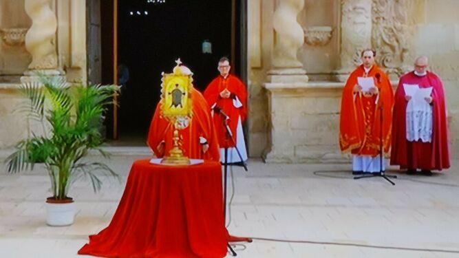 Bendición con la Santa Faz desde el Monasterio