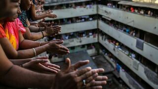 Es el momento de aplaudir, y de rezar