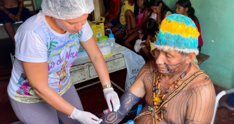 Atendimiento médico a los pueblos indígenas