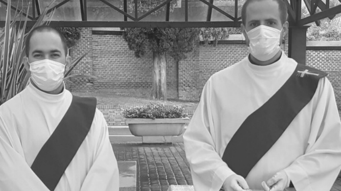 Nubar Hamparzoumian sj y Daniel Cuesta SJ, diáconos en cementerio y crematorio