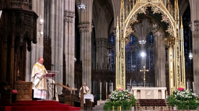 Dolan celebrando misa en la catedral de S. Patricio