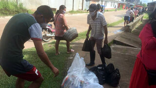 Largas colas en el Vicariato peruano de Requena