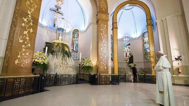 Francisco ante una imagen de la Virgen