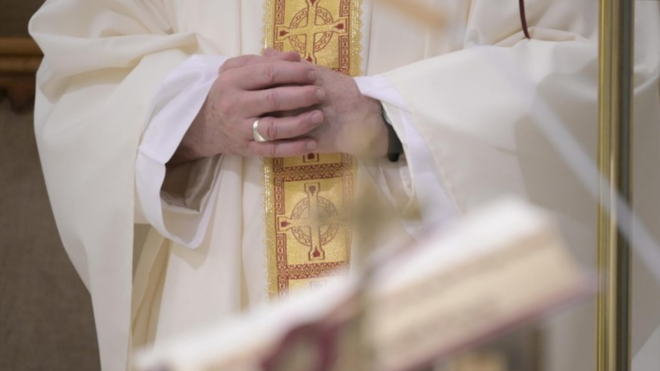 Las manos del Papa