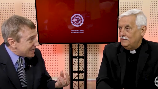 Arturo Sosa y su entrevistador