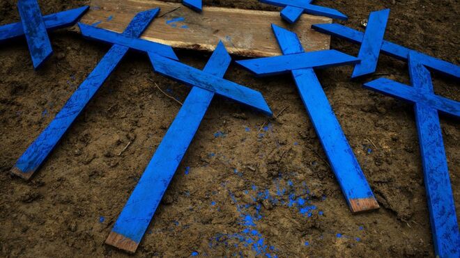 Cruces para funerales masivos