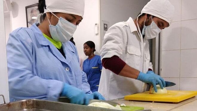 Cocinando para el comedor social San José