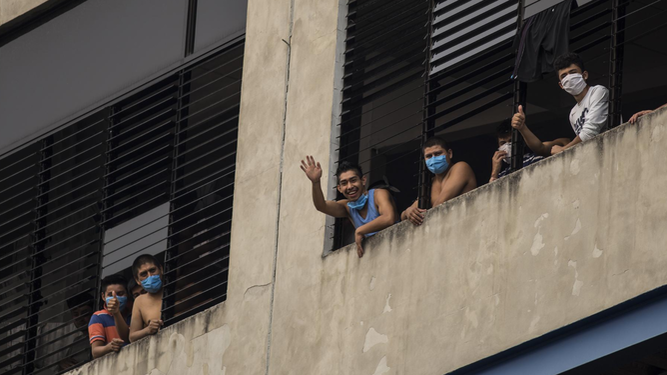 Personas detenidas en El Salvador por supuestamente incumplir la cuarentena