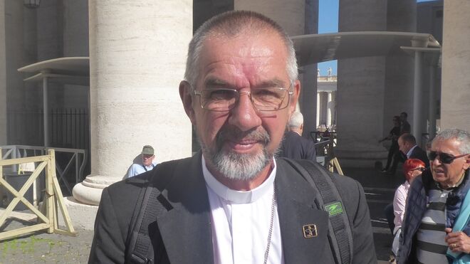 Monseñor Philip Dickmans en el Vaticano