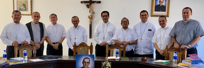 Obispos salvadoreños