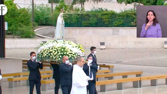 La Virgen sube al altar