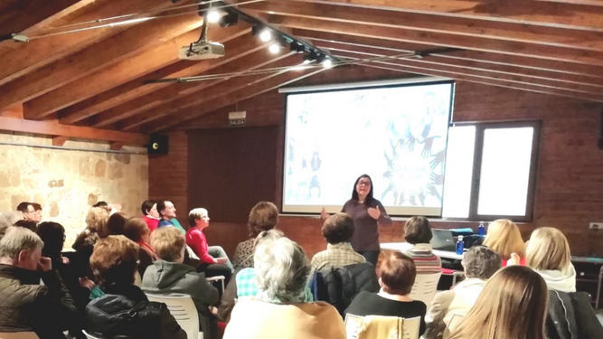 Formación y trabajo comunitario en Aguilar de Campo