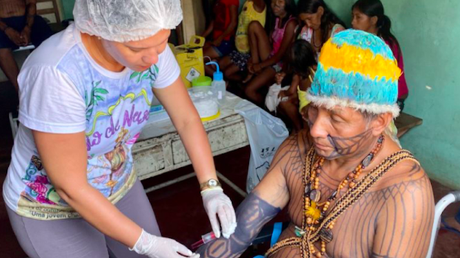 Atendimiento médico a los pueblos indígenas