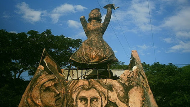 Monumento en conmemoración de las víctimas civiles del conflicto. El Salvador