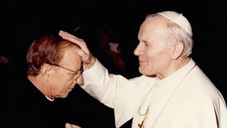 Juan Pablo II bendice a Marcial Maciel