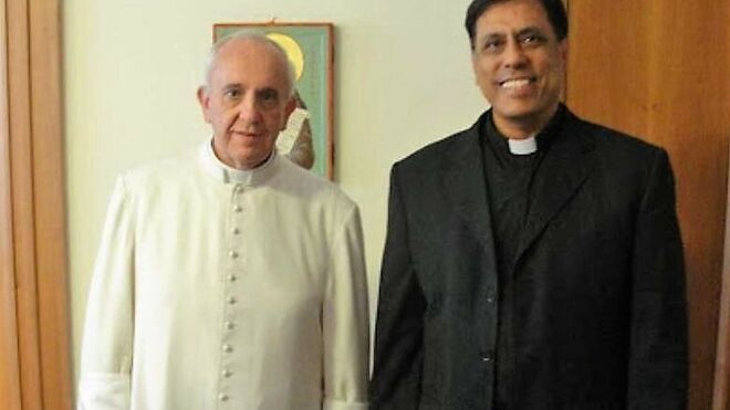 Este es el párroco mexicano a quien el Papa Francisco telefoneó