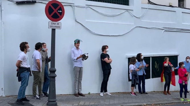 Escrache en el domicilio de Ábalos