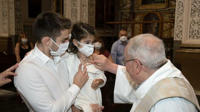 Vuelven los bautizos a la pila bautismal de San Vicente Ferrer en Valencia